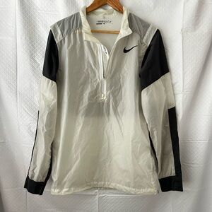 Men's Nike Golf
HyperAdapt 1/2 zip wind jacket